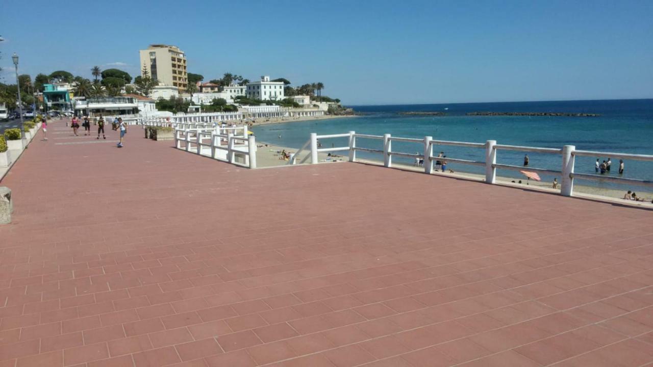 Ferienwohnung La Tana Nel Vicolo Santa Marinella Exterior foto